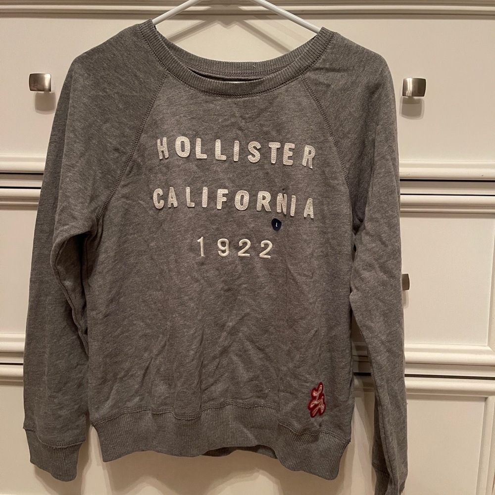 NWT! Super cute grey Hollister pullover